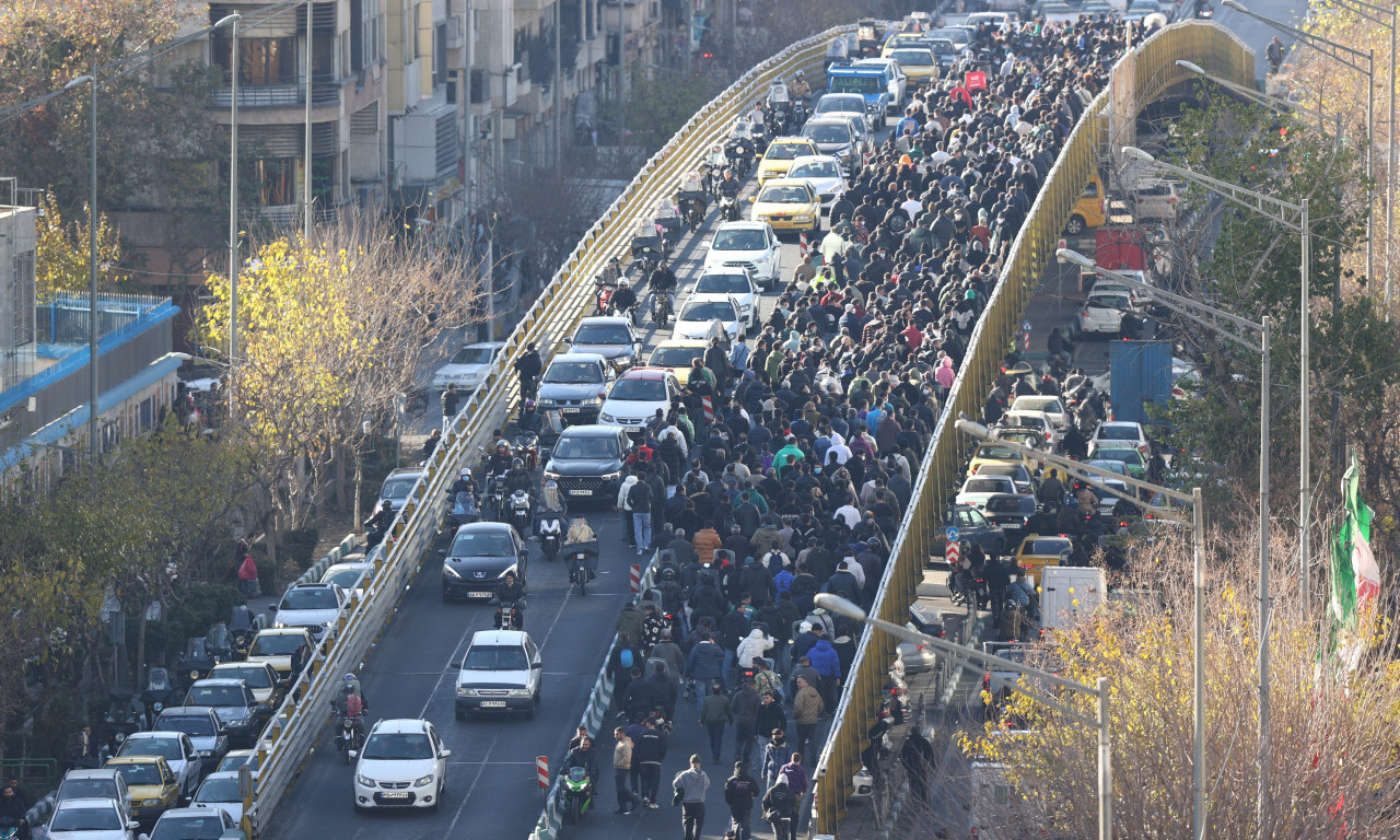 HAOS NA ULICAMA IRANA Žestoki sukobi tokom protesta zbog ekonomske krize, broj mrtvih raste (VIDEO)