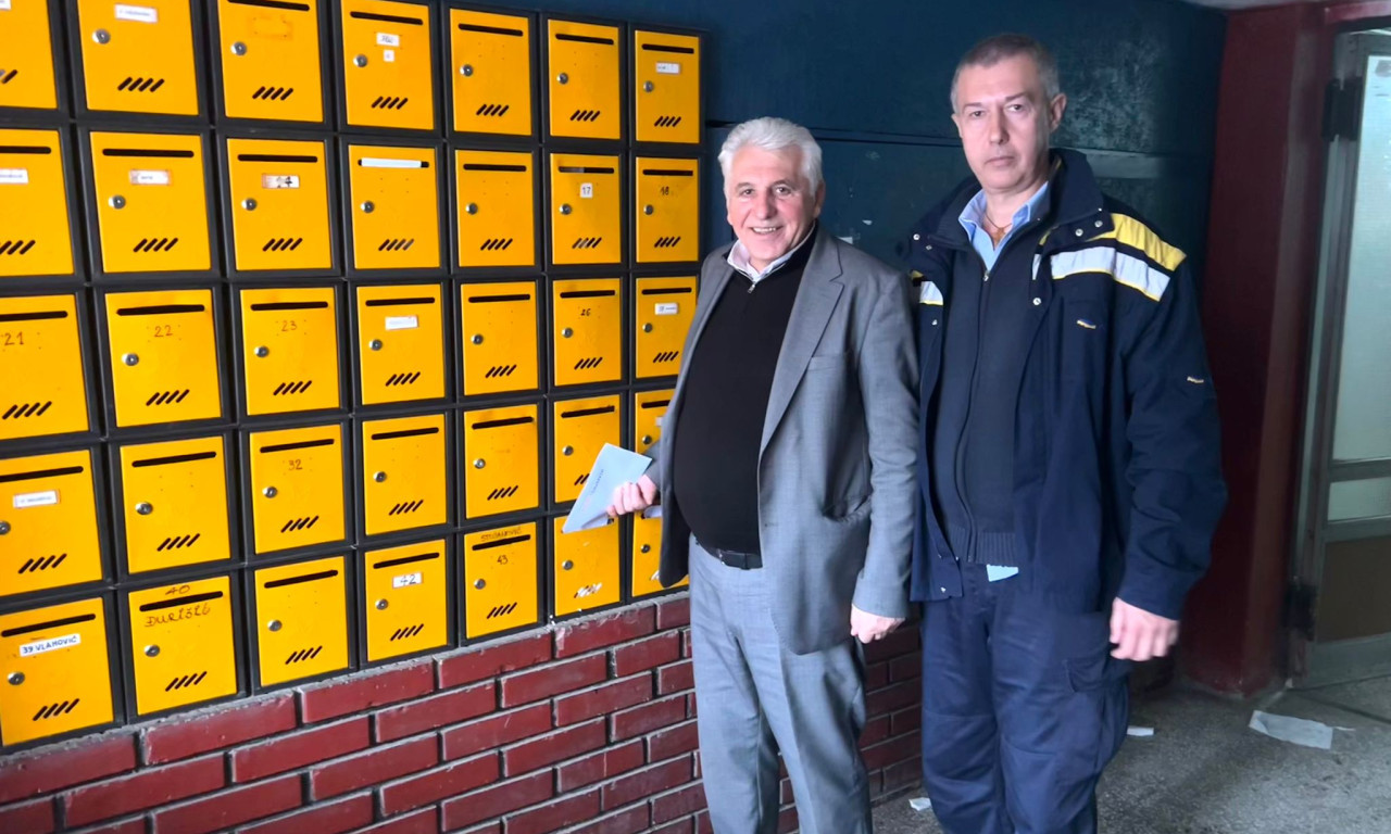 ZORAN ANĐELKOVIĆ LIČNO URUČIVAO PENZIJE! Direktor Pošte obradovao penzionere (FOTO)