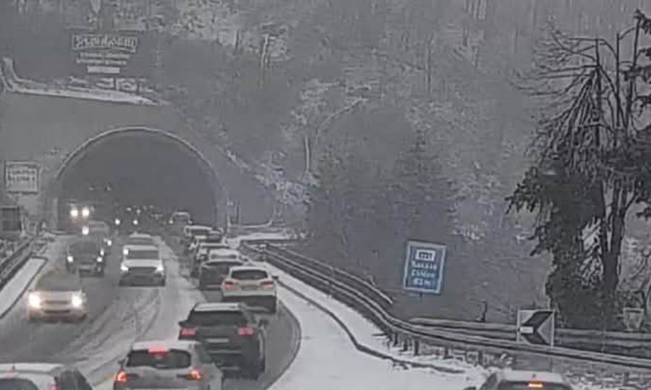 KOLAPS KOD ZLATIBORA - SVE STOJI! Srbi masovno krenuli sa planine i napravili haos u saobraćaju (VIDEO)