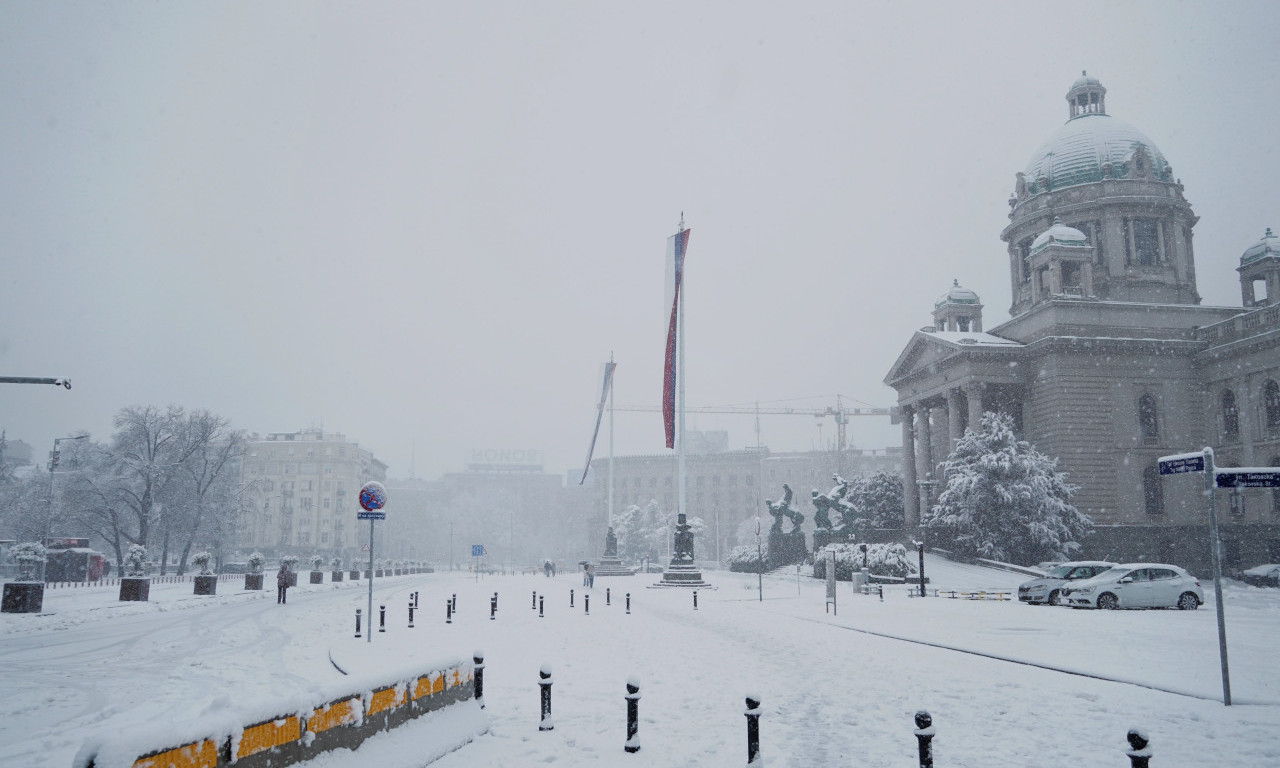 TRG NIKOLE PAŠIĆA OD 21 ČAS OTVOREN ZA SAOBRAĆAJ Uspostavljen novi kružni tok, izgrađene dodatne autobuske niše...