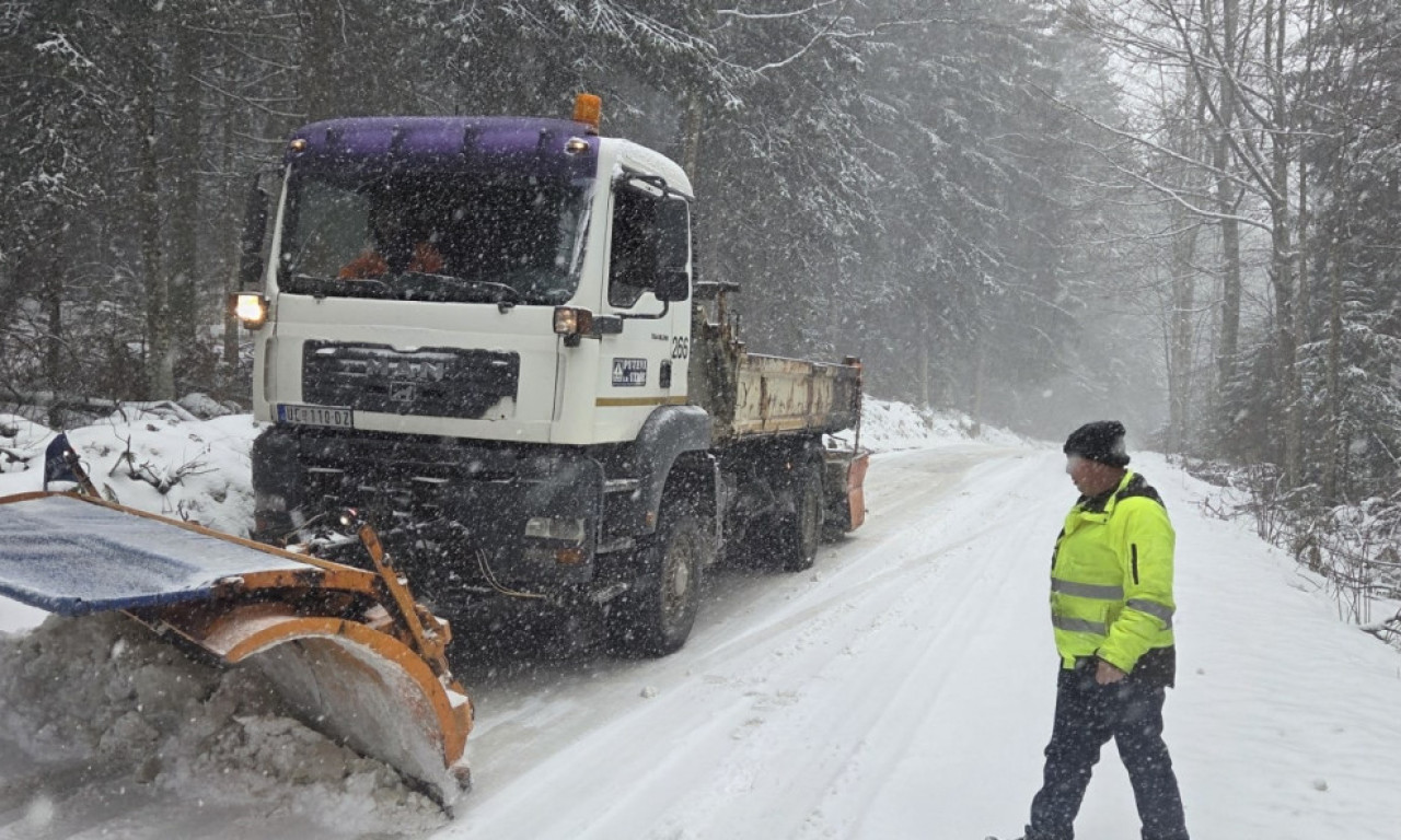KRAJ DRAME U TRŠIĆU: Tročlana porodica hitno evakuisana, evo šta se desilo