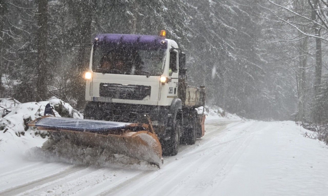 SNEG NASTAVLJA DA PRAVI KATAKLIZMU PO SRBIJI: Ova deonica neprohodna, na snazi i upozorenje na odrone