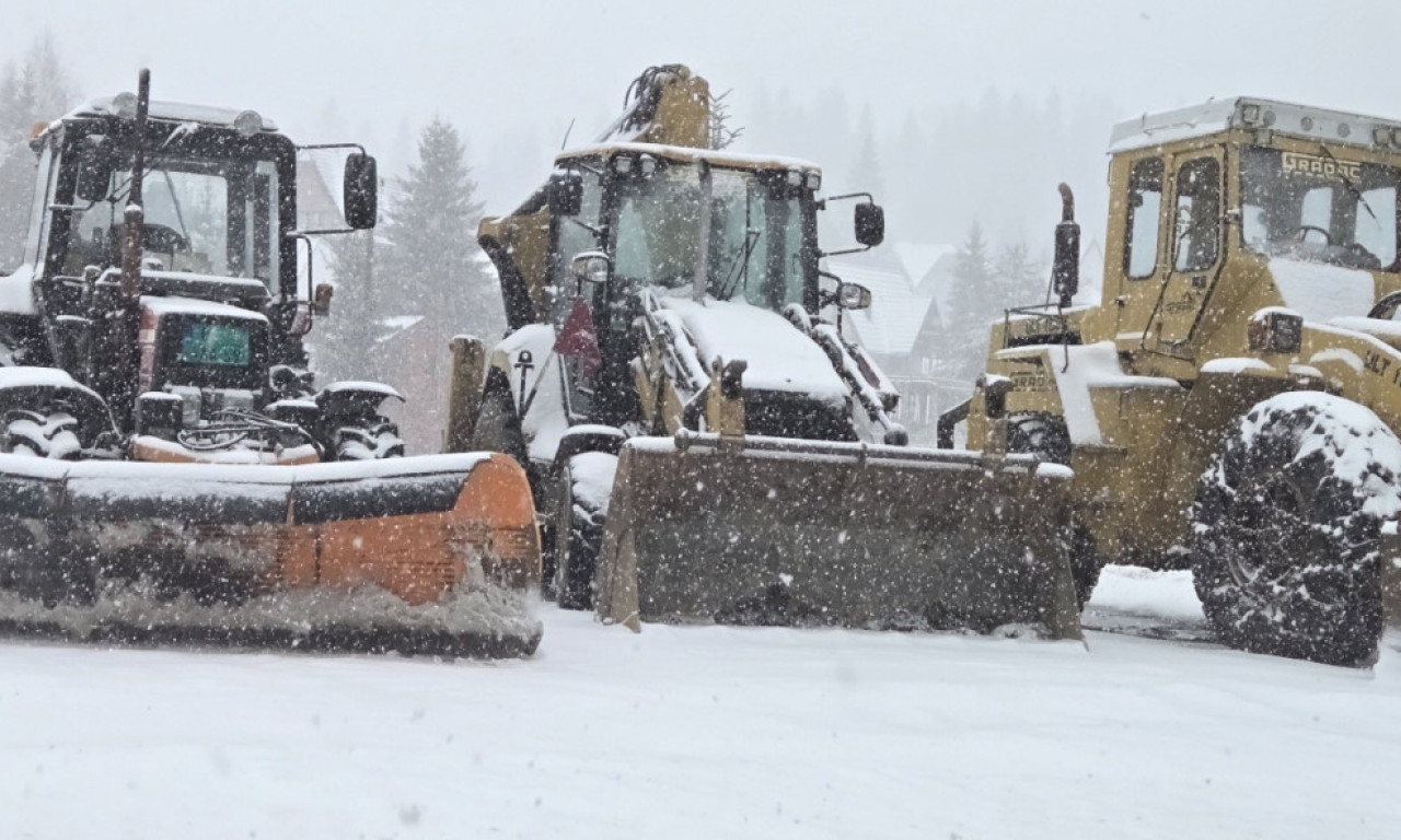 SNEG I LEDENA KIŠA PRAVE PAKAO ŠIROM SRBIJE! Iz AMSS-a apeluju na vozače, evo gde je najgore
