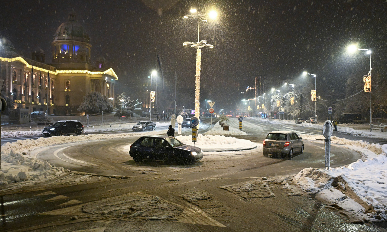 USPOSTAVLJEN SAOBRAĆAJ NA TRGU NIKOLE PAŠIĆA Postoji novina i kada je reč o garaži "Pionirski park"