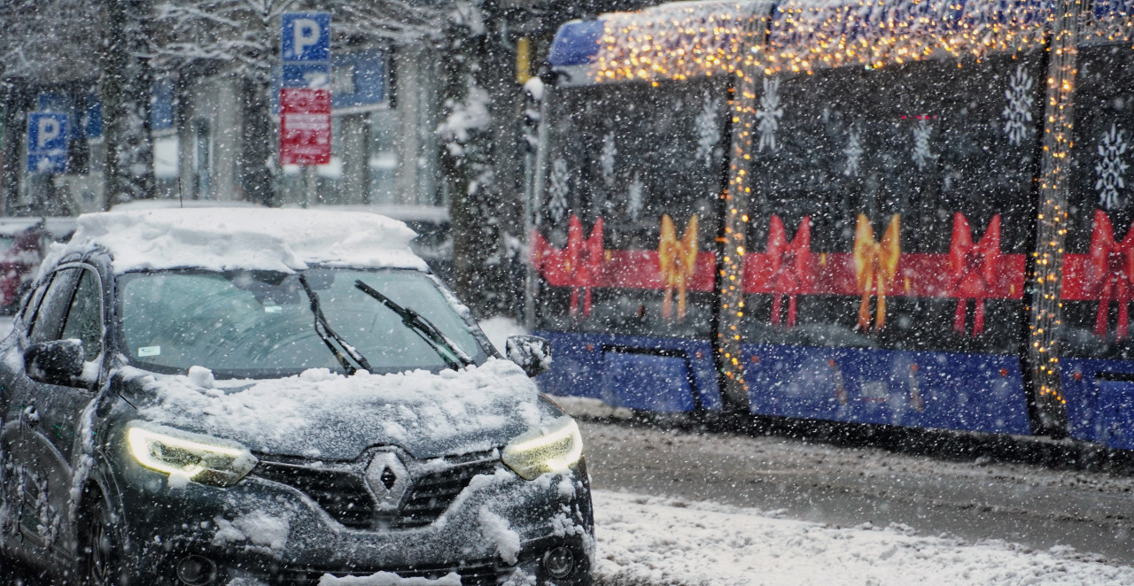 BLOKIRAN SAOBRAĆAJ U OVOJ ULICI NA VOŽDOVCU! Opasan incident napravio kolaps