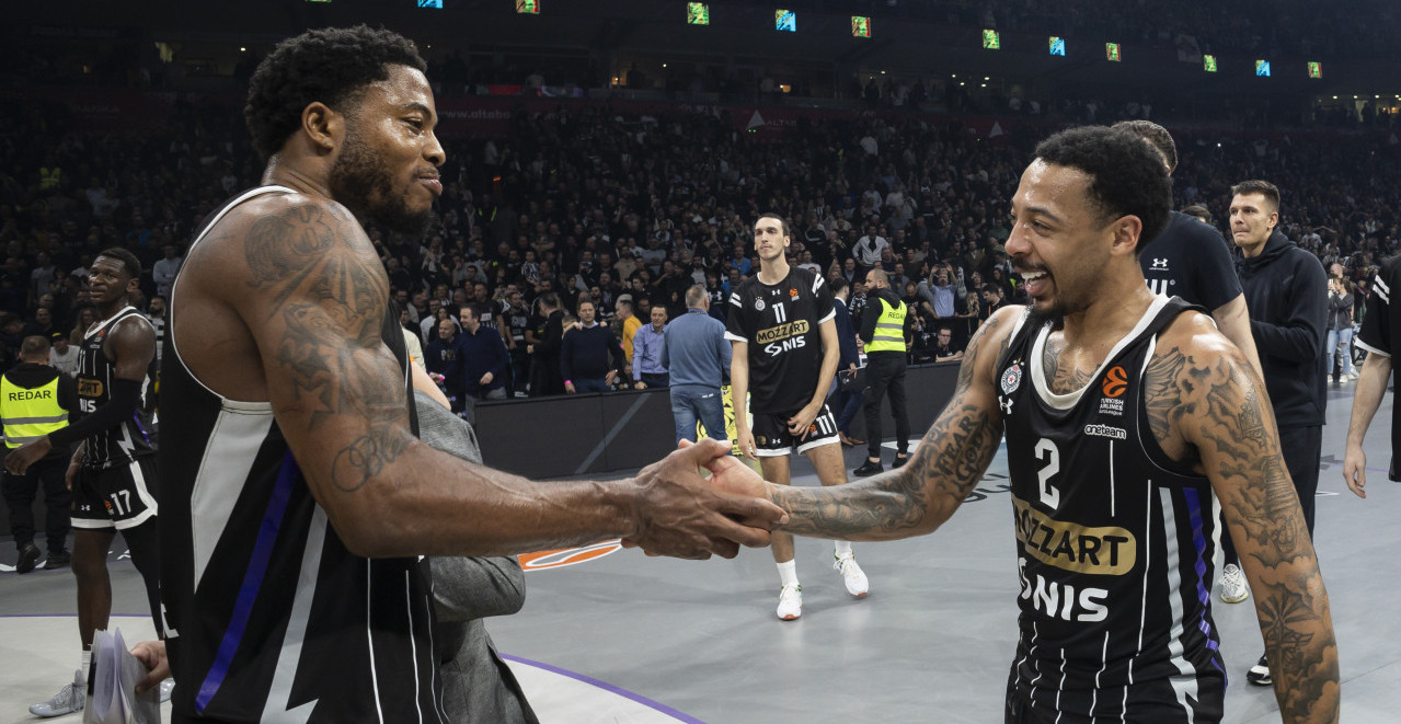 SVE STALO U TRI EMOTIKONA! Oglasio se i Karlik Džons zbog Tajrikovog odlaska (FOTO)