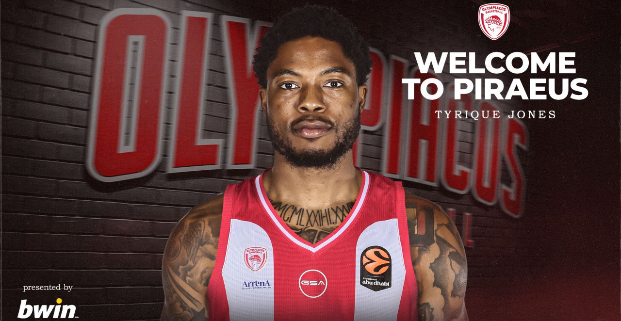 TAJRIK DŽONS VEĆ U CRVENO-BELOM DRESU! Pirej ga dočekao kao zakasneli novogodišnji poklon (FOTO+VIDEO)