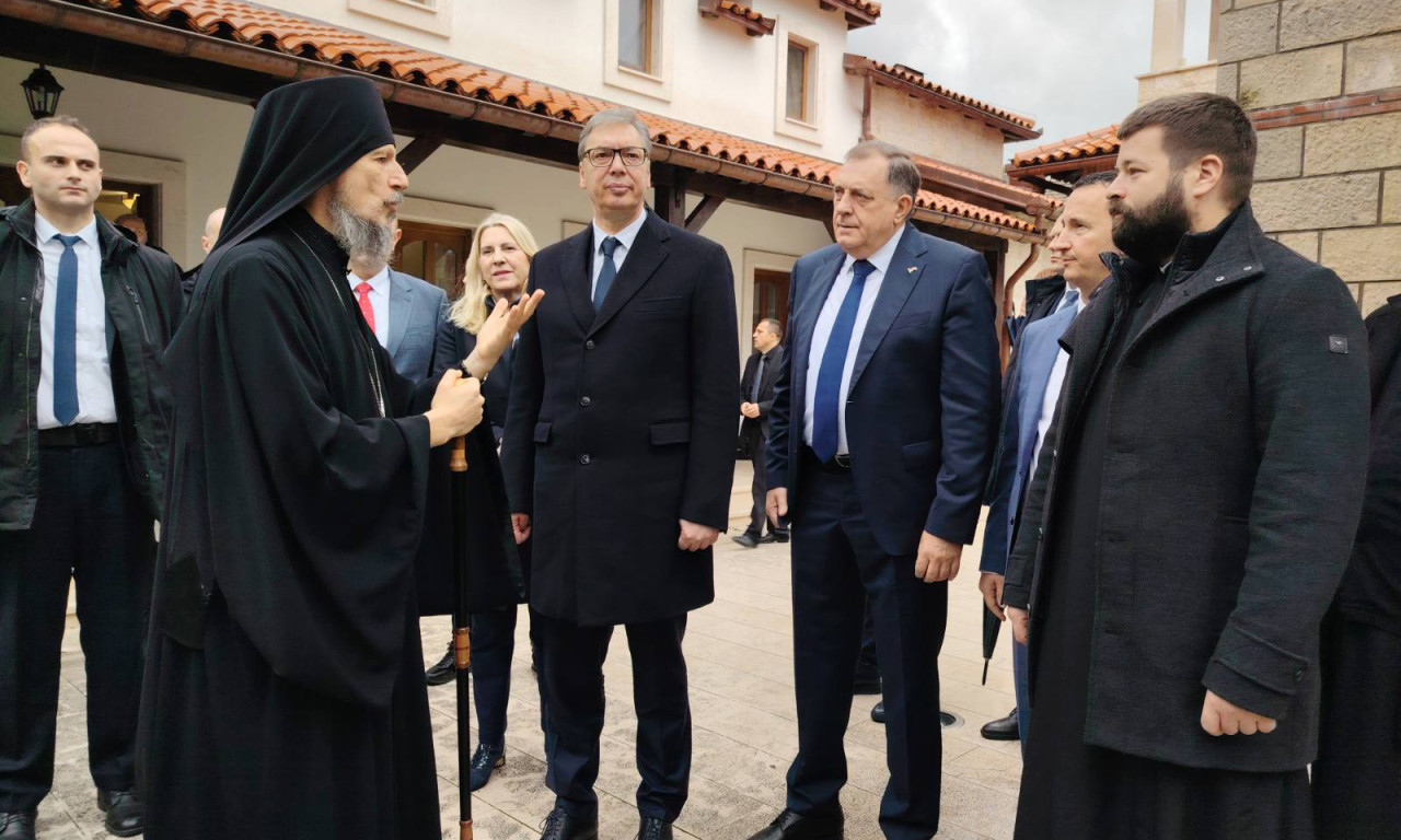 VUČIĆ OBIŠAO DUHOVNI CENTAR U MRKONJIĆIMA Evo kako su ga dočekali Dodik i mitropolit Dimitrije