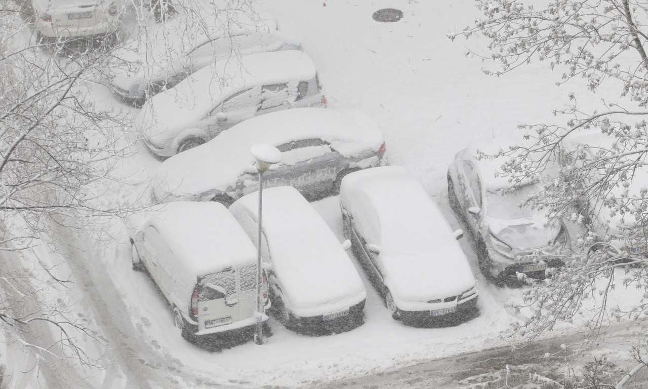 CELA SRBIJA U DEBELOM MINUSU! Sneg pravi probleme u saobraćaju, prekidi u snabdevanju strujom i grejanjem