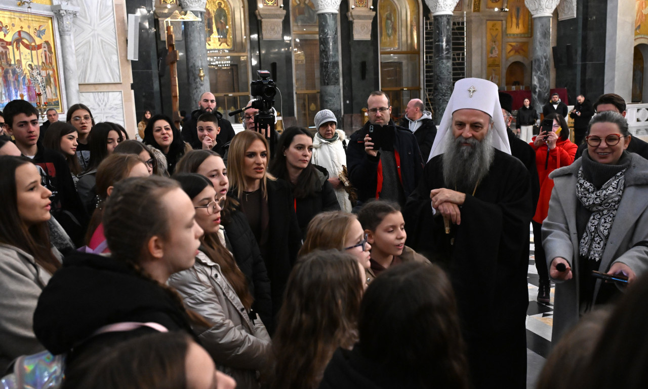 SUZE RADOSNICE U HRAMU SVETOG SAVE: Patrijarh Porfirije poslao snažnu poruku deci (FOTO)