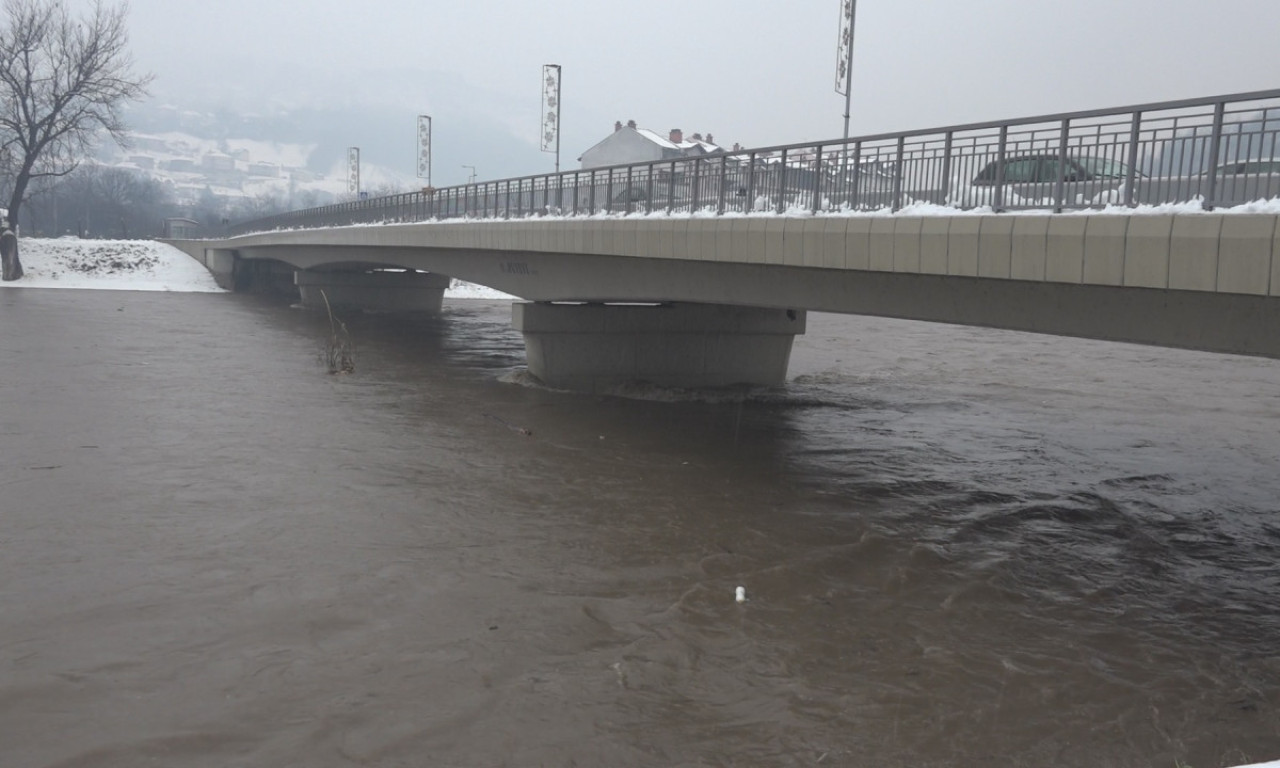 HAOS U CRNOJ GORI, ZETA PREŠLA 9 METARA: Voda guta kuće i mostove, jedno selo potpuno odsečeno! (VIDEO)