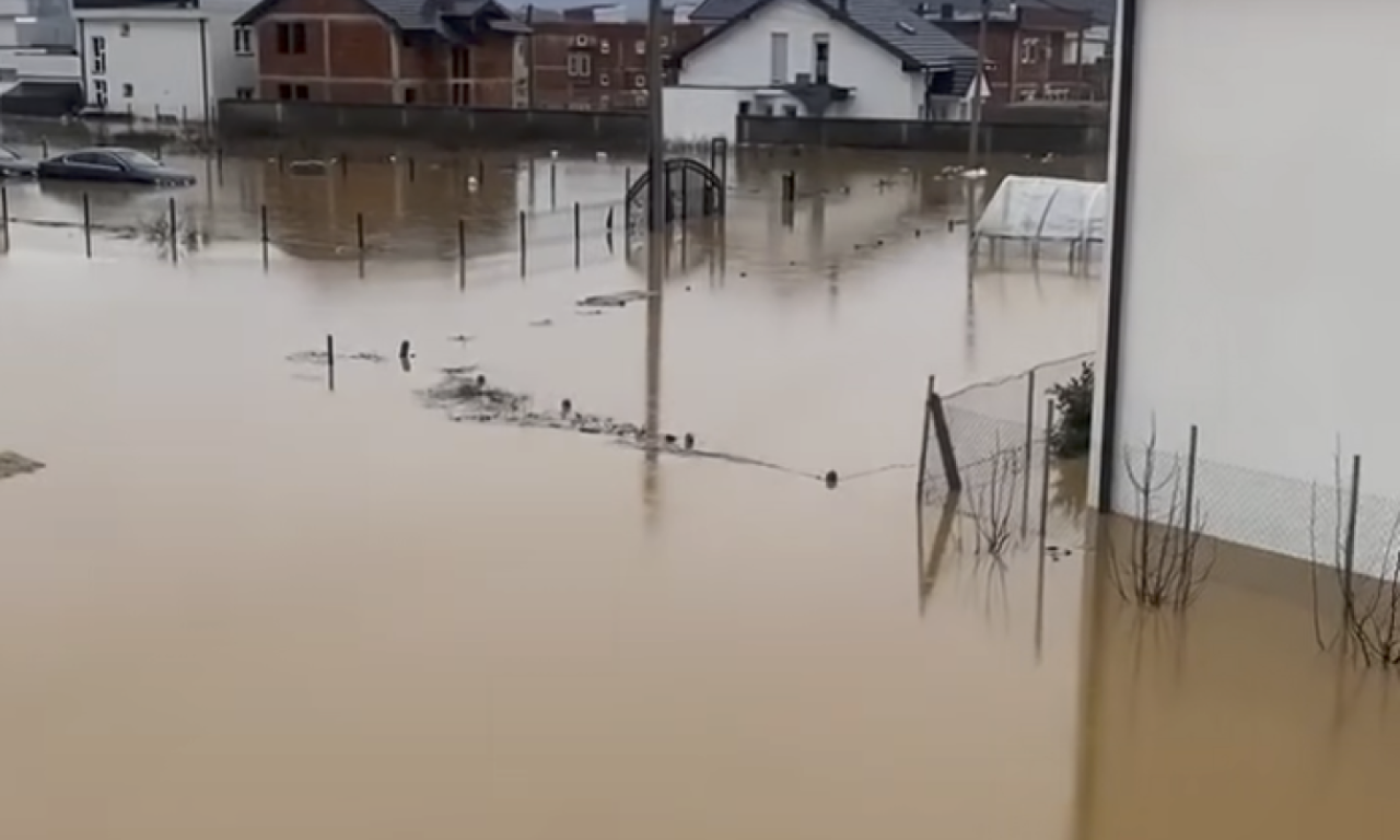 APOKALIPSA NA KOSOVU I METOHIJI! Sitnica se izlila, sela pod vodom: "Ovakvu katastrofu ne pamtimo!"