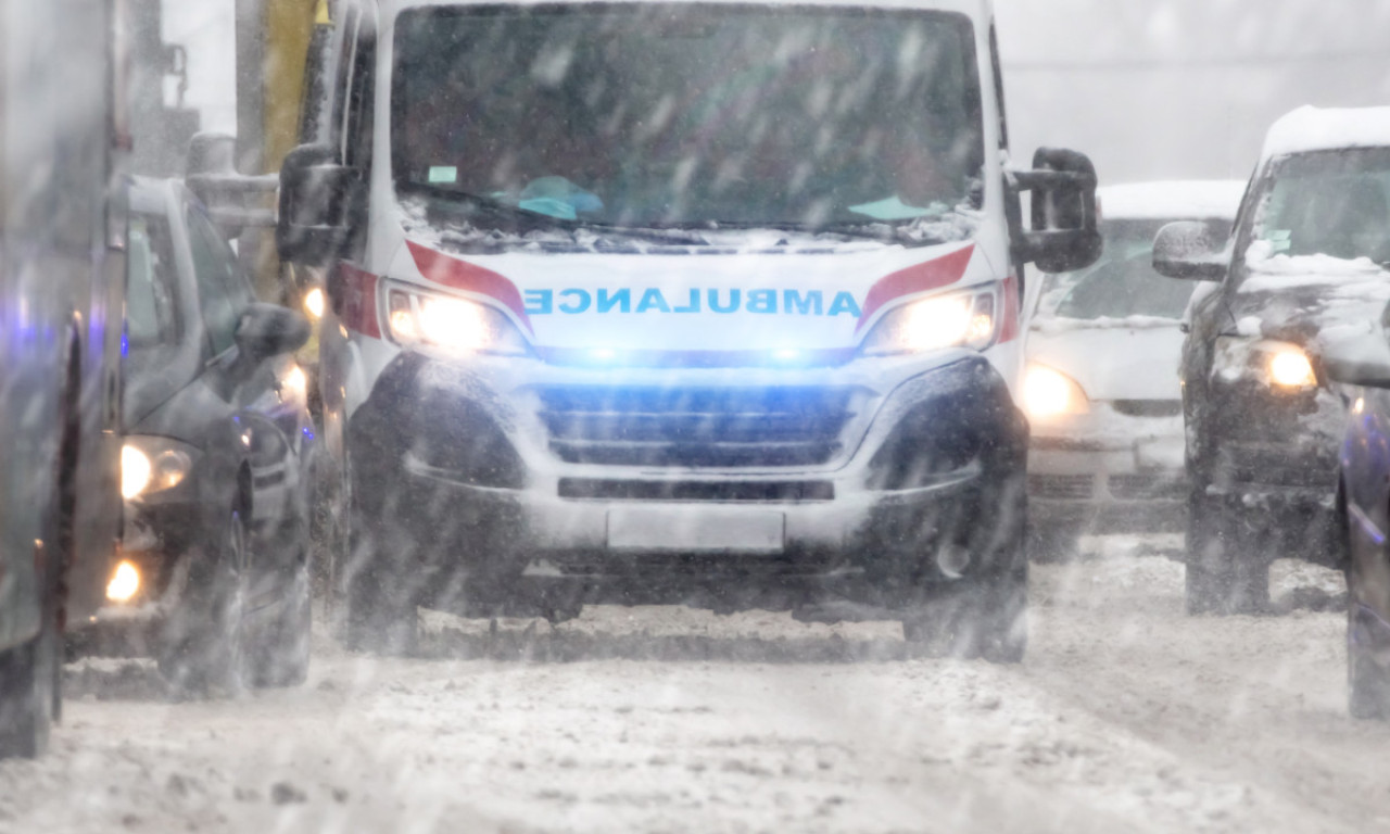 NESREĆA KOD ŽELEZNIČKE STANICE U NOVOM SADU Na licu mesta policija i Hitna pomoć (FOTO)