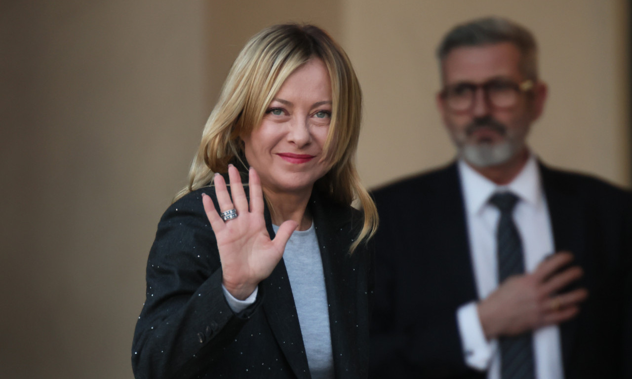 SKANDAL U VATIKANU Anđeo sa freske u Rimu zaličio na Đorđu Meloni - odmah je uklonjen po nalogu sveštenika (FOTO)