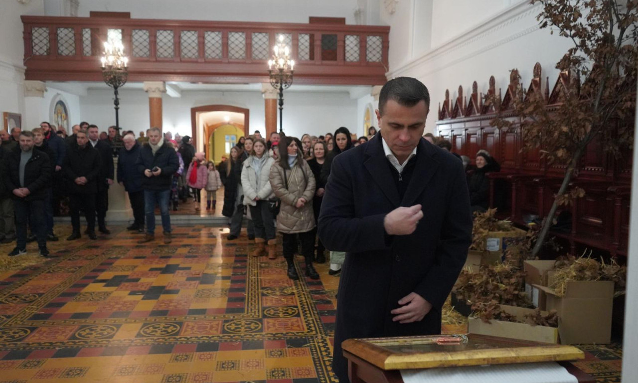 MINISTAR MILIĆEVIĆ U HRAMU SVETE TROJICE NA BADNJI DAN: "Stabilnost i jedinstvo su nam preko potrebni" (FOTO)