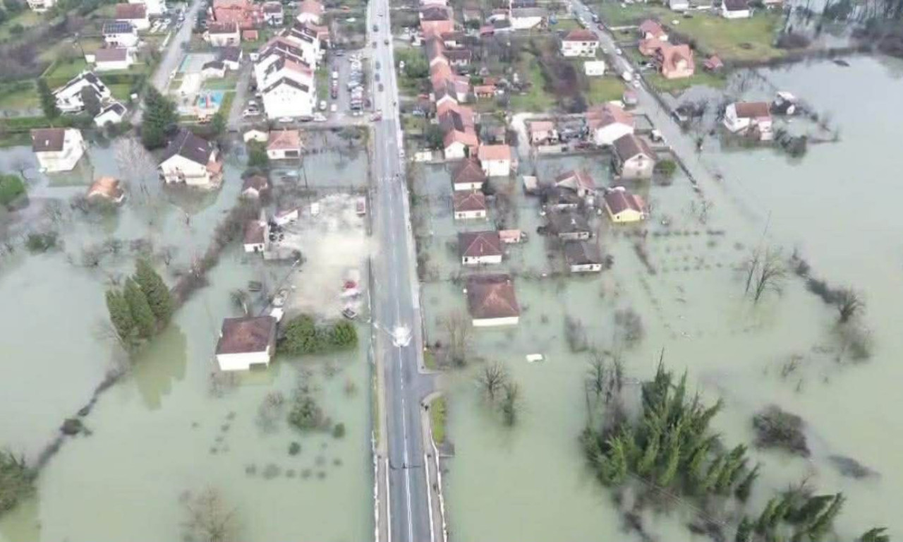 DRAMATIČNO U CRNOJ GORI: Zeta poplavila kuće i puteve, stotine meštana Božić provelo u mraku bez struje (FOTO)
