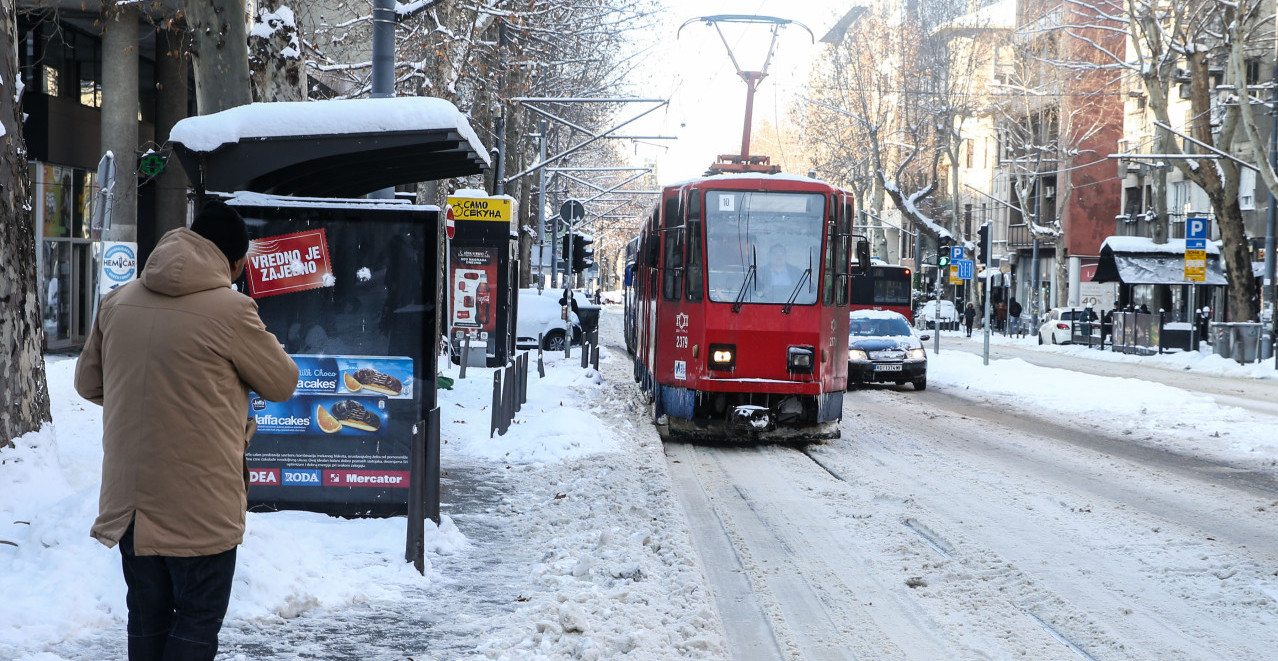 ZASTOJ VIŠE TRAMVAJA NA DORĆOLU! Bahati vozači napravili kolaps od ranog jutra