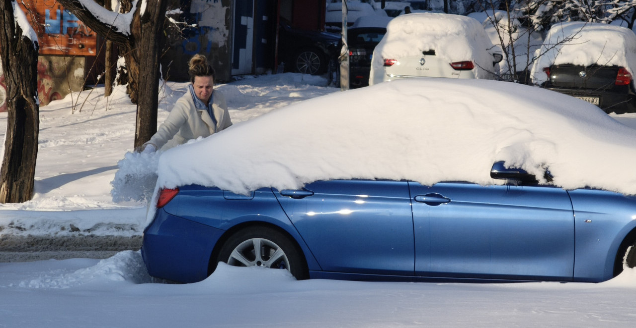 DA LI SE PLAĆA PARKING AKO JE AUTOMOBIL ZAVEJAN? Iz Parking servisa imaju jasan odgovor, ali postoji izuzetak