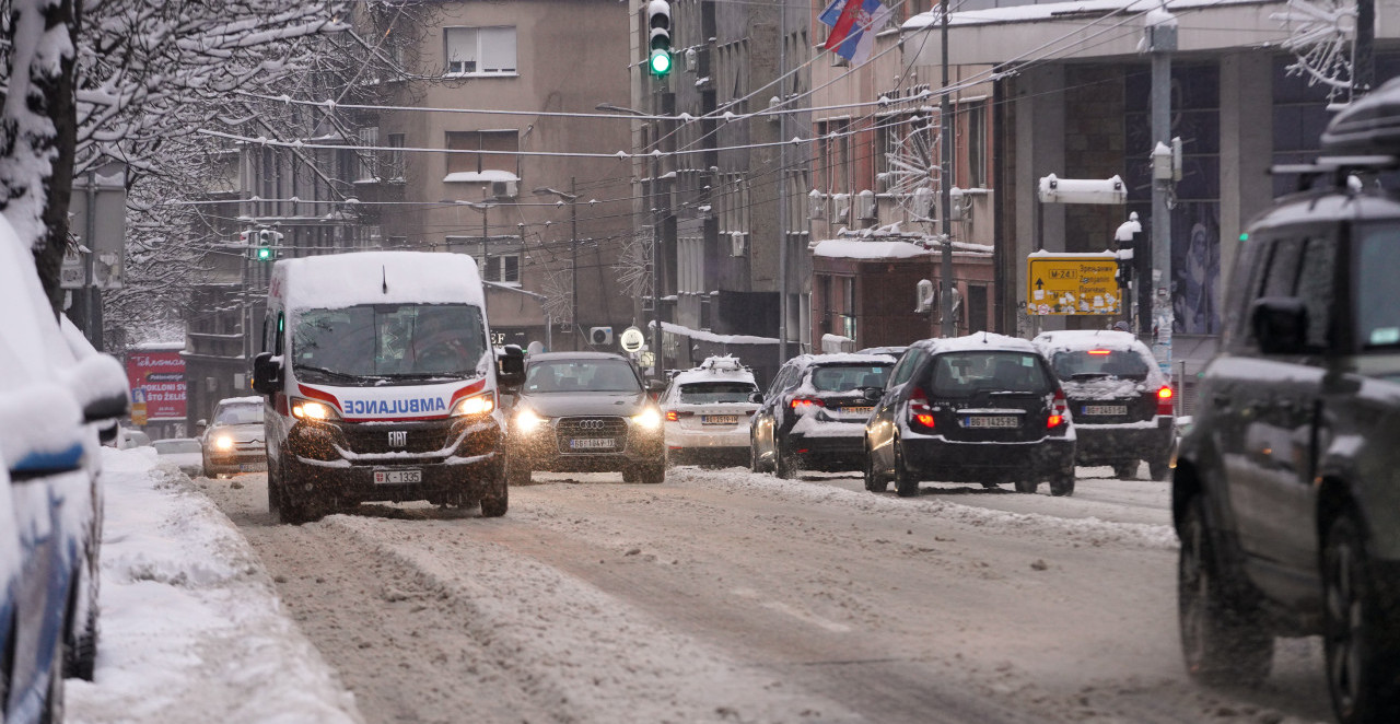OVAJ DEO SRBIJE DA SE SPREMI ZA NOVIH 10-15 CM SNEGA! Kiša i poledica večeras prete vozačima, svi čekaju otopljenje...