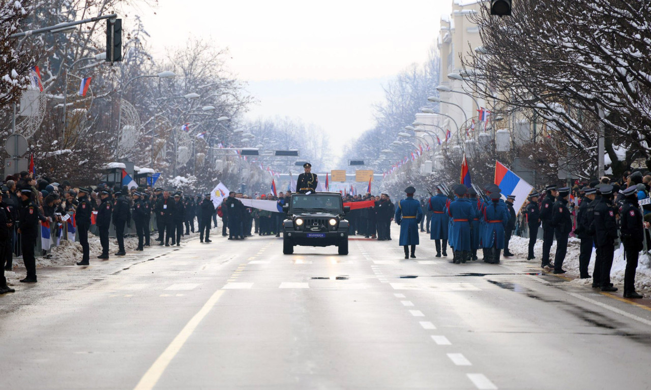 "PUKNI ZORO" ODJEKNULO BANJALUKOM! Završen svečani defile povodom Dana Republike Srpske (FOTO, VIDEO)
