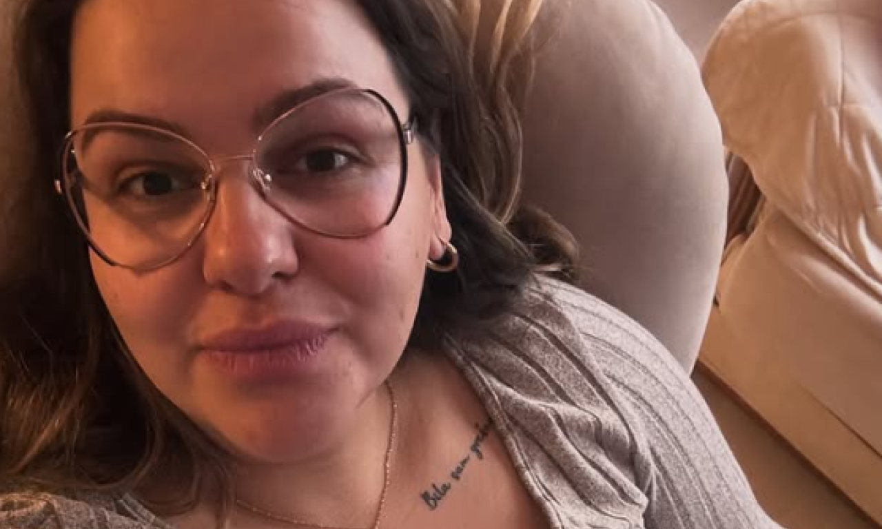 BOŽIĆNA BAJKA U DOMU NAŠE INFLUENSERKE: Stigla peta beba, a ponosni roditelji odabrali staro srpsko ime koje se dugo nije čulo!