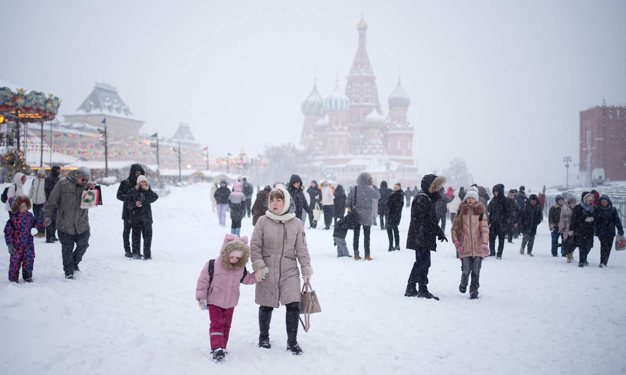 "SNEŽNI ARMAGEDON" POGODIO MOSKVU! Paralisan saobraćaj, ovakva zima se ne pamti više od pola veka (FOTO)