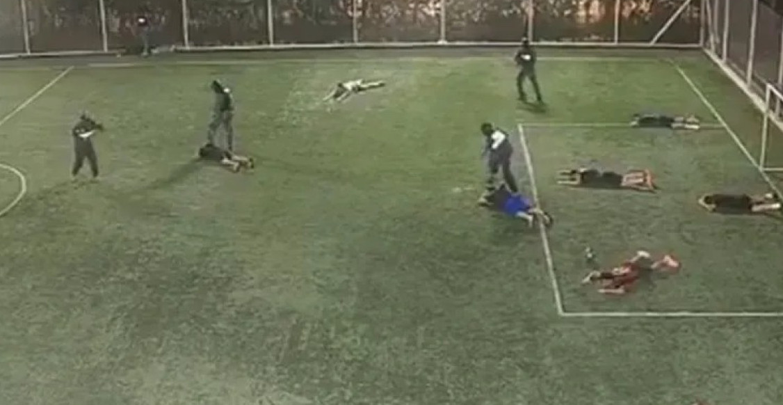 MASAKR USRED UTAKMICE Naoružani napadači upali na teren i otvorili vatru, ima mrtvih (UZMENIRUJUĆI VIDEO)