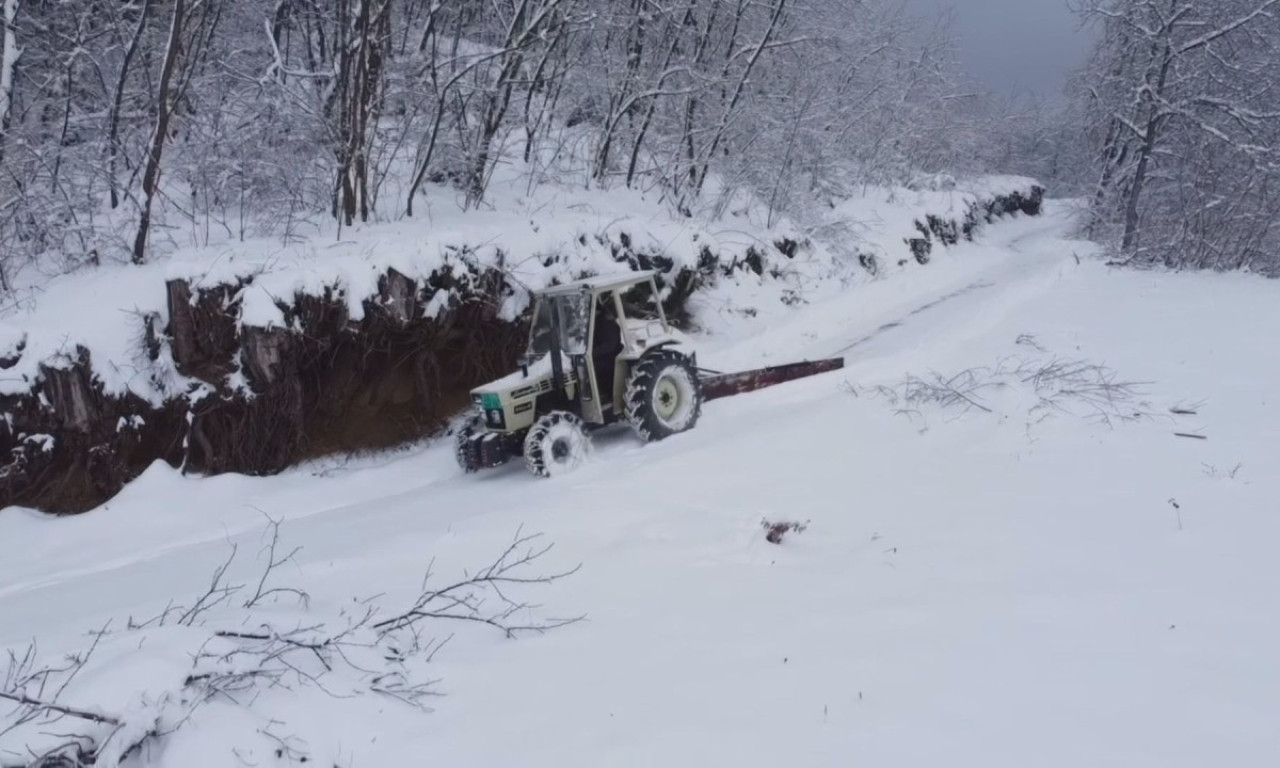 SNEŽNA MEĆAVA PARALISALA DEO SRBIJE Olujni nanosi pogodili Zlatibor i okolinu! Pogledajte kakvo je stanje na putevima (VIDEO)
