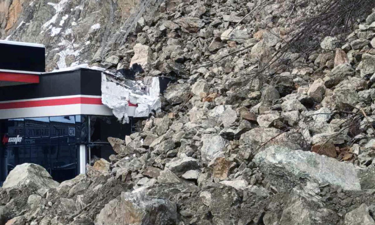 POGLEDAJTE JEZIVE SCENE! Velika količina kamenja obrušila se na pumpu u Zvorniku - prizor ledi krv u žilama (FOTO)