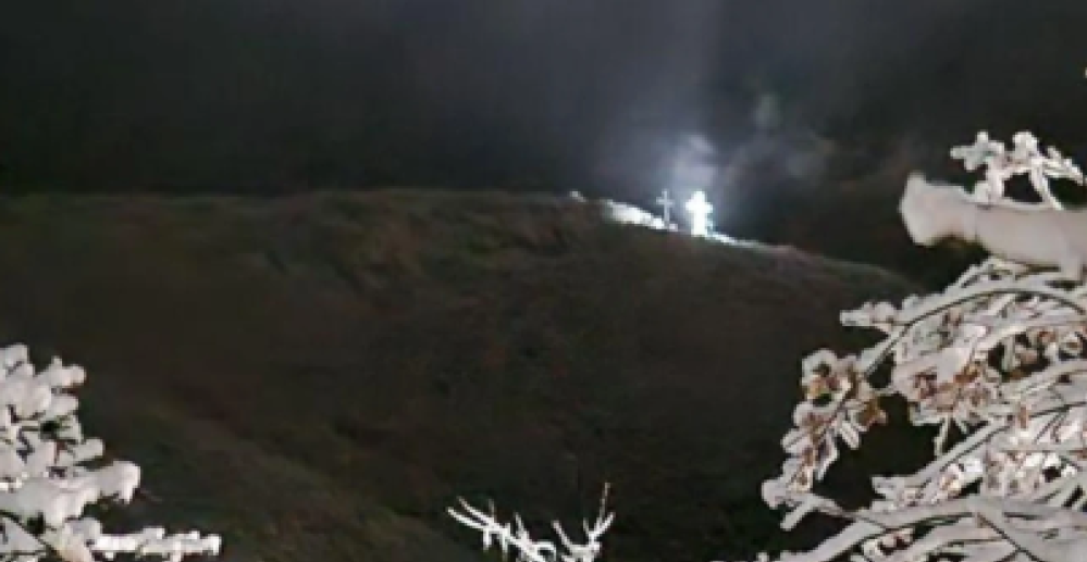 MONAHINJE KOD LEPOSAVIĆA PROBUDILA SNAŽNA SVETLOST Pojavu koja je trajala od ponoći videle i uslikale ČUDO