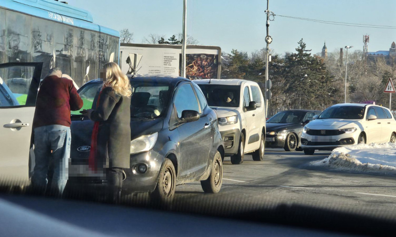 UDES, PA KARAMBOL U BEOGRADU! Kolaps na kritičnoj tački - pogledajte scene sa lica mesta (FOTO)