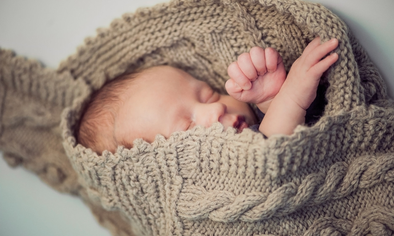 OBOLELO NA DESETINE BEBA ZBOG OVE FORMULE Izdato upozorenje za roditelje, istražuje se smrt dva novorođenčeta