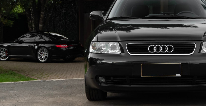 PRIZOR ZAPANJIO BEOGRAĐANE! Dva "audija" bez točkova i tablica, a na njima - uznemirujuće poruke (FOTO)