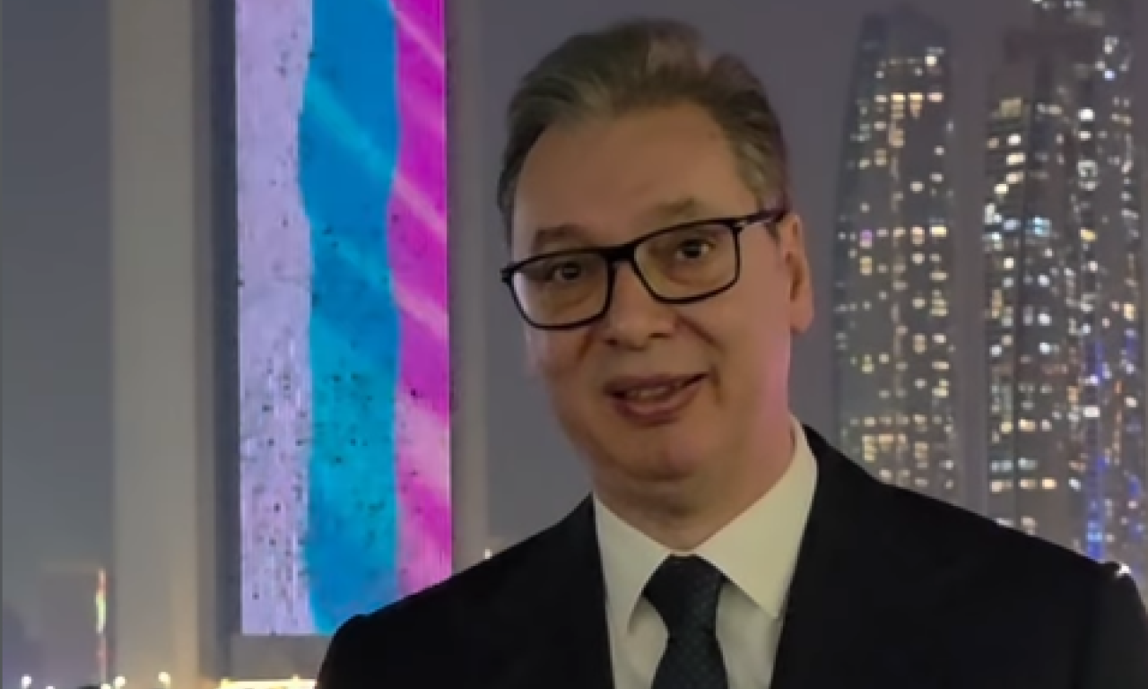 SRPSKA TROBOJKA SE VIJORI U EMIRATIMA Vučić čestitao srpsku Novu godinu: "Srce mi je večeras puno" (VIDEO)