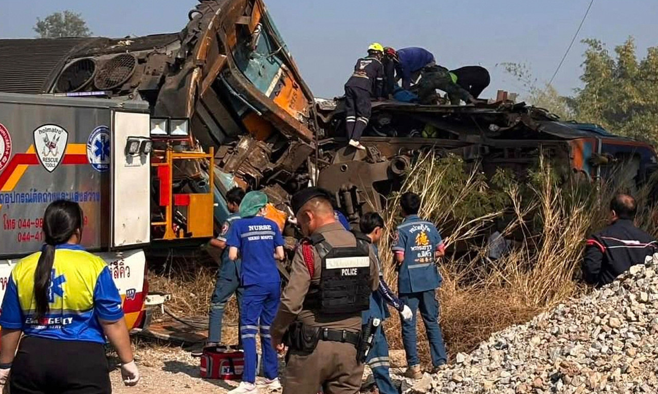 PAO KRAN NA VOZ U POKRETU! Najmanje 22 osobe mrtve! Nezapamćena tragedija na Tajlandu (FOTO+VIDEO)