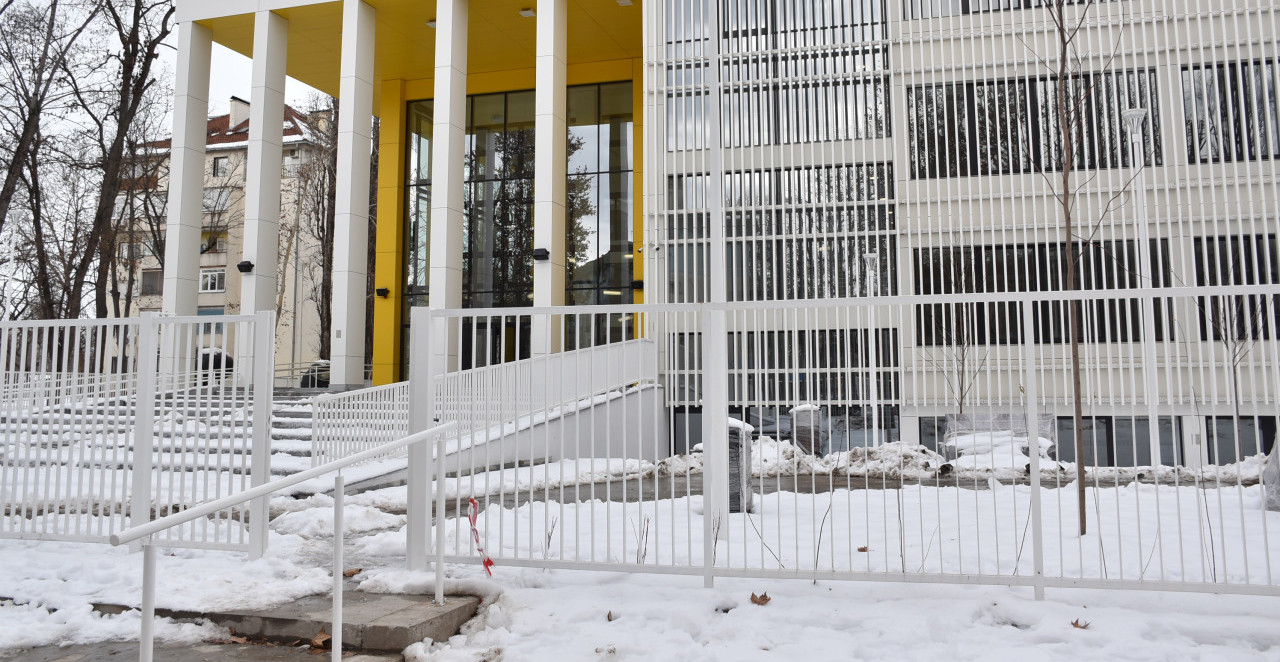 ĐACI USKORO U KLUPAMA NOVE ZGRADE OŠ "MILOŠ CRNJANSKI" Prostire se na 13.000 kvadrata, pogledajte kako izgleda (FOTO)