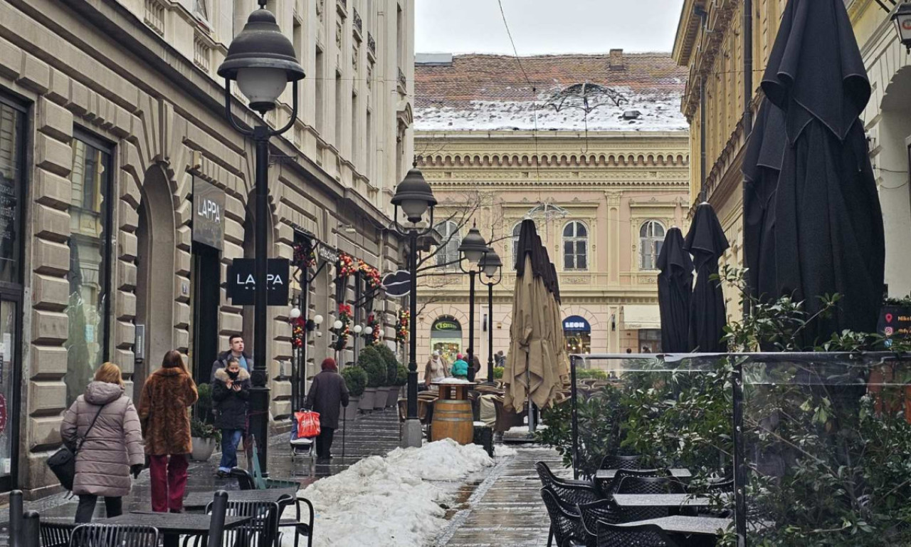UZNEMIRUJUĆE FOTOGRAFIJE! Prve slike sa mesta užasa u centru Beograda: Muškarac pao sa zgrade - prizor ledi krv u žilama (VIDEO)