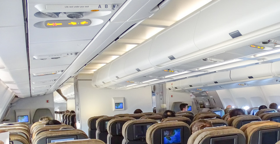 BEBA PREMINULA U AVIONU! Putovala na lečenje, ali nije izdržala! Detalji tragedije na nebu lede krv u žilama