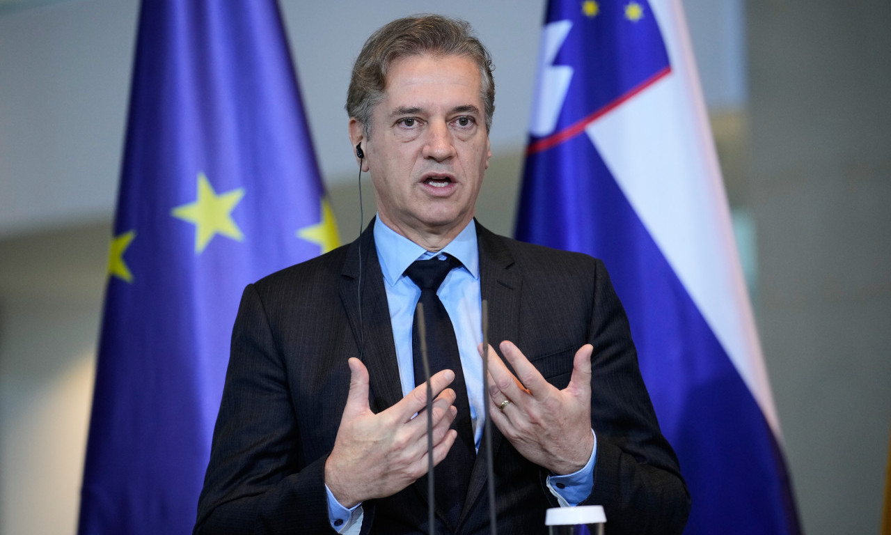 SMS PORUKA POTRESLA VLADU SLOVENIJE Premijer Golob narušio integritet funkcije, evo šta je napisao ministarki policije