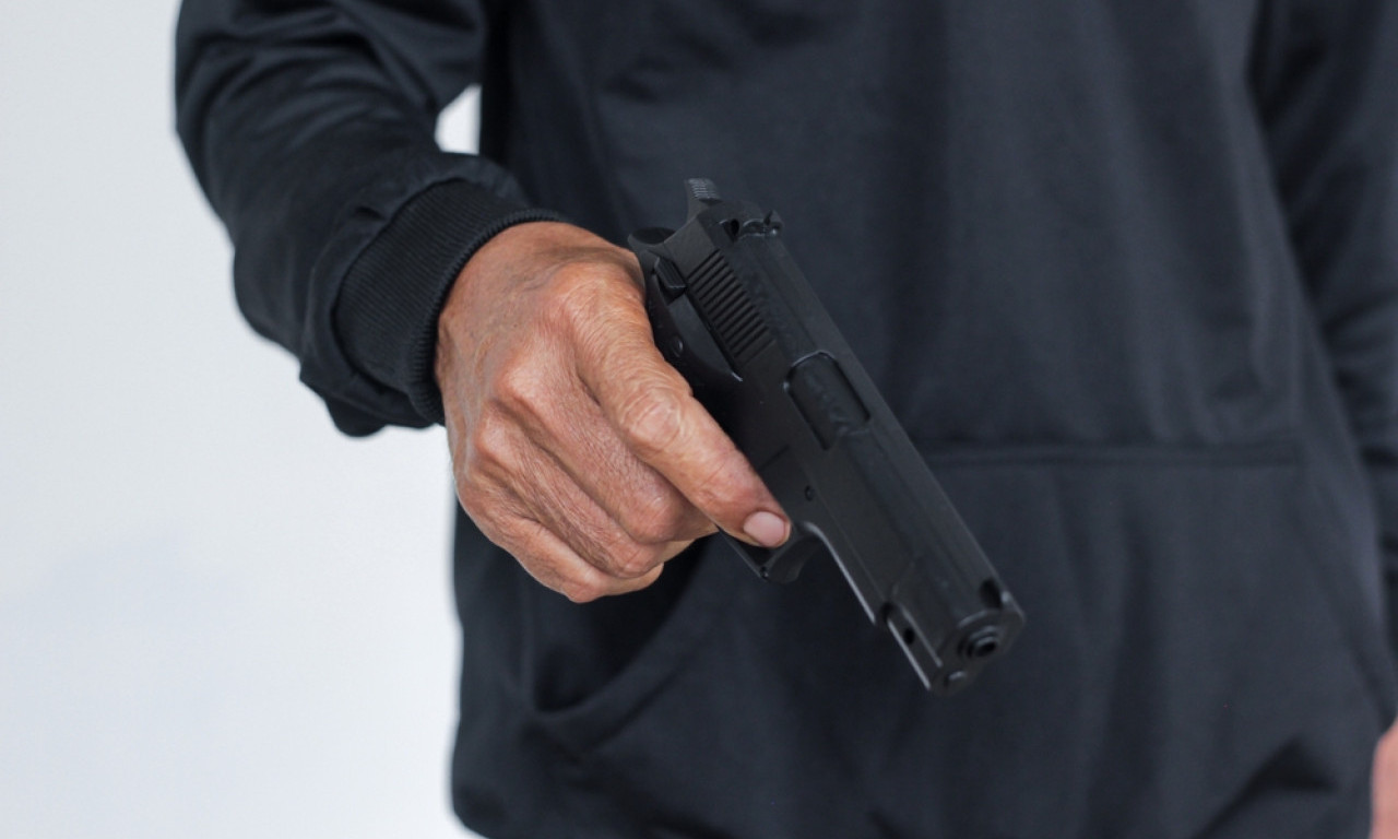 POZNATO KO JE PUCAO U PEKARI U RATKOVU Napadač ima 80 godina, policija brzo reagovala