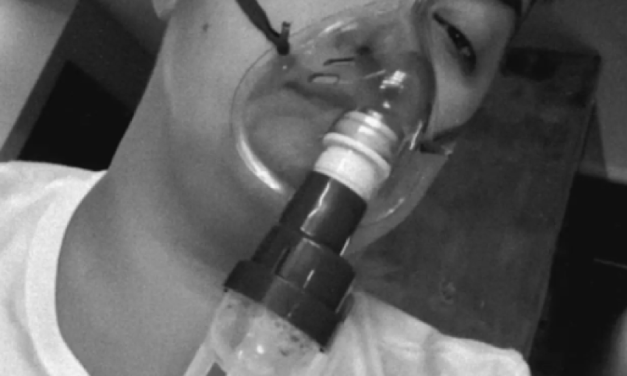 MARIJA ŠERIFOVIĆ U LOŠEM ZDRAVSTVENOM STANJU Objavila fotografije sa maskom: "Ne izlazim..." (FOTO)