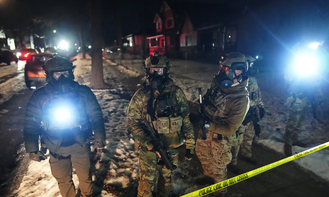 HAOS NA ULICAMA U MINEAPOLISU! Policajac u pucao u nogu imigrantu iz Venecuele, pogledajte slike nereda (FOTO)