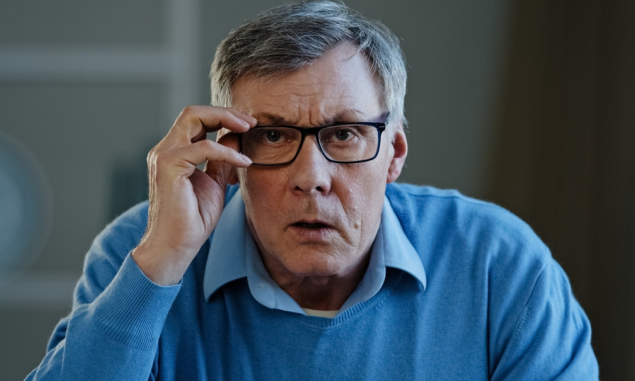 "KAKVA JE OVO NAKAZA" Snimio bizarno biće na vratima pa šokirao internet, "Potrebno ih je spaliti..." (VIDEO)