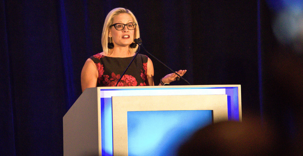 "DOSADNO MI JE U MISIONARSKOJ POZI" Bivša američka senatorka na udaru zbog afere s telohraniteljem (FOTO)