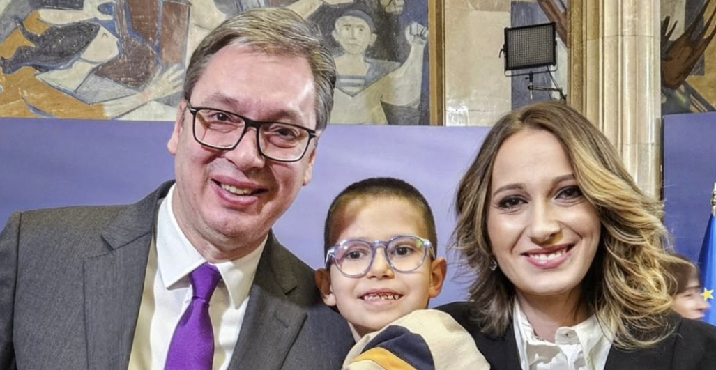 "DRŽAVA I VUČIĆ BRINU O SVOM NARODU" Ispovest majke čiji sin pati od retke bolesti (FOTO)