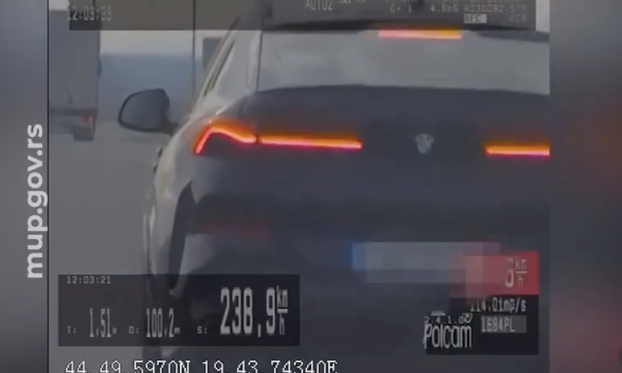 NEVEROVATAN SNIMAK BAHATE VOŽNJE KOD RUME! Projurcao BMW-om 238 na sat! Pogledajte ko je bio u kolima (VIDEO)
