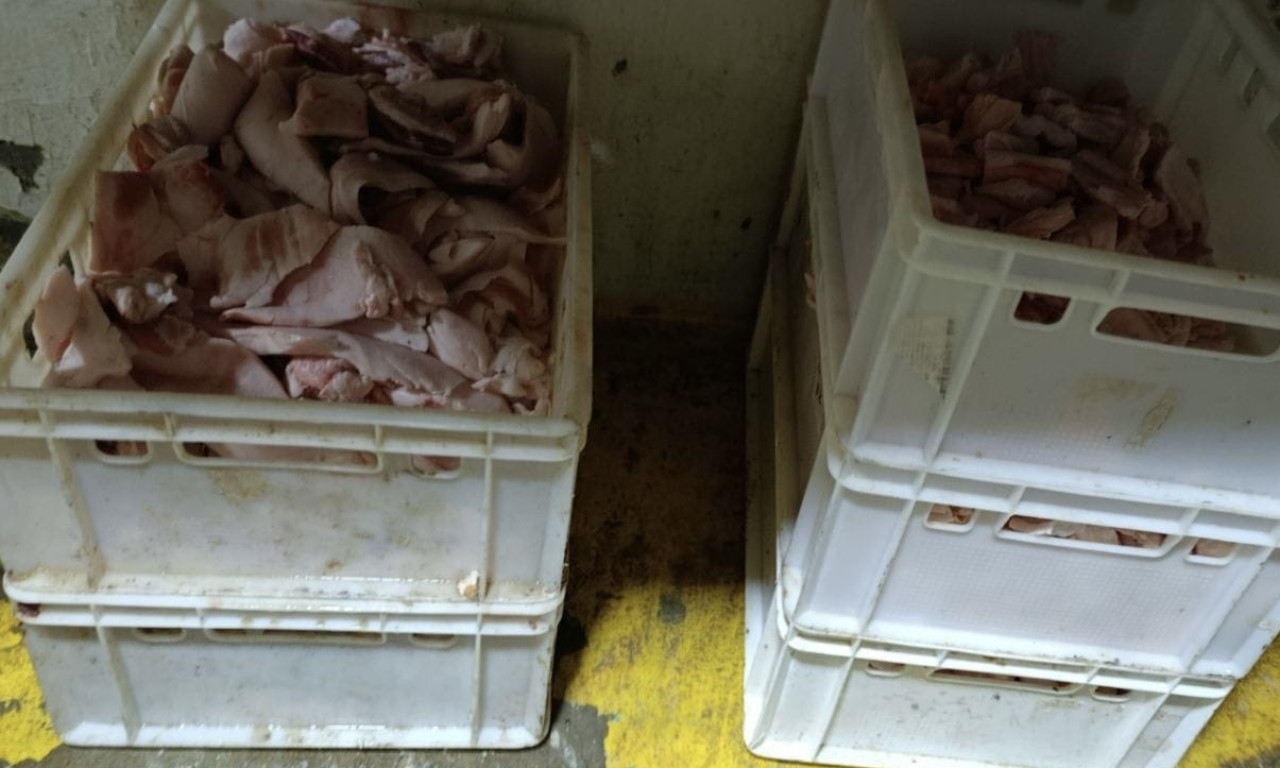 UHAPŠEN VLASNIK MESARE U SOMBORU! Prevrnuće vam se želudac kad vidite ovu zaplenu policije (FOTO)