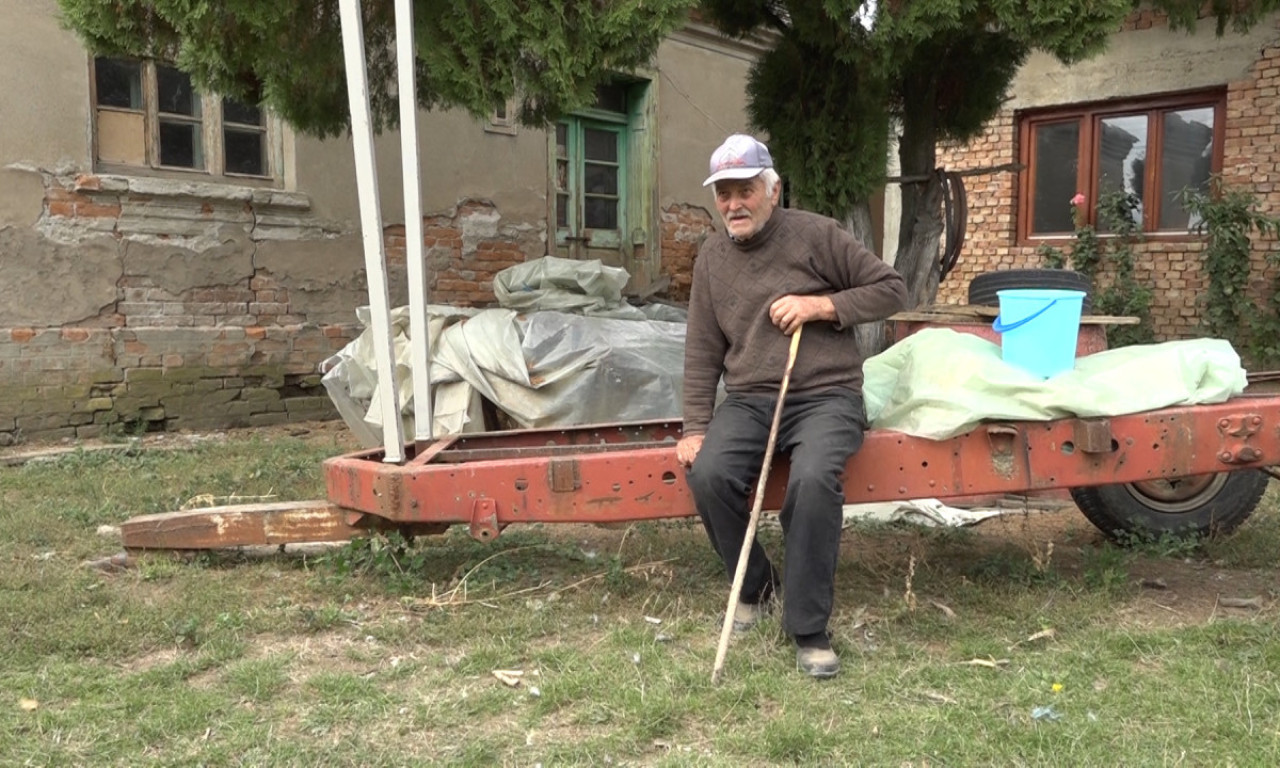 ŽIVOT OD DRVETA I VODE Priča o poslednjem čamdžiji Posavotamnave (FOTO)