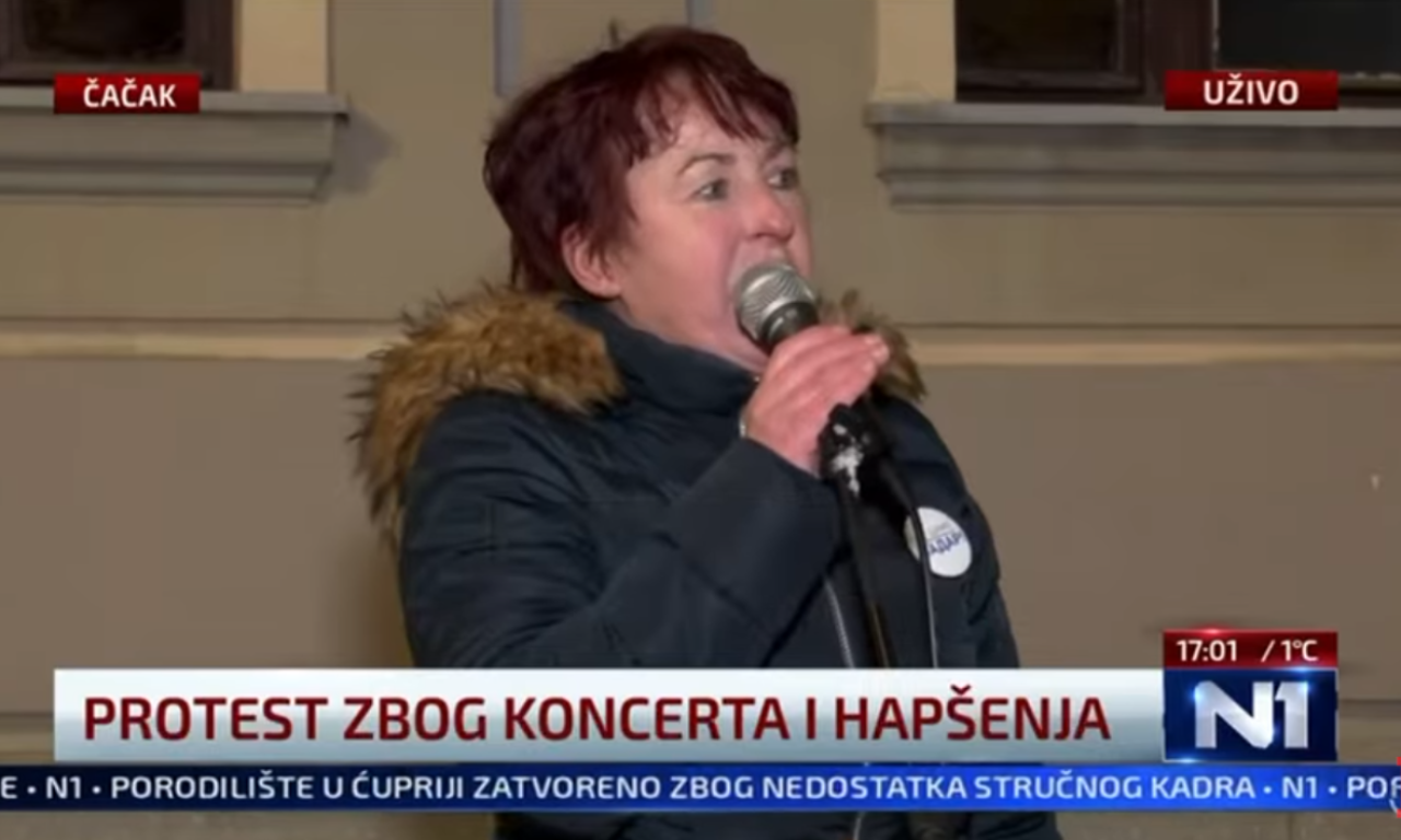 MONSTRUOZNE PRETNJE BLOKADERKE LJILJANE: "Ima da ih jašemo i da ih šutiramo, u katran i perje da ih valjamo" (VIDEO)