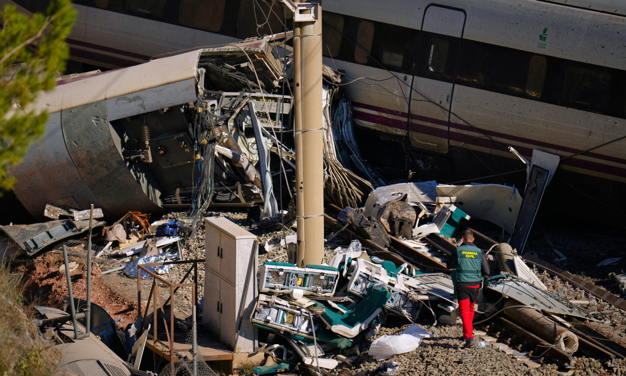 ČUDO USRED HORORA U ŠPANIJI Jedina preživela iz šestočlane porodice, devojčica (6) izašla iz smrsknog voza bez povreda